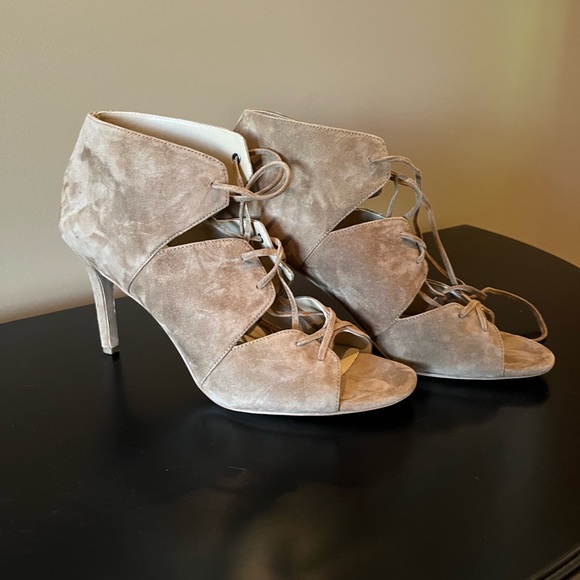 Via Spiga Heel - Picture 1 of 5